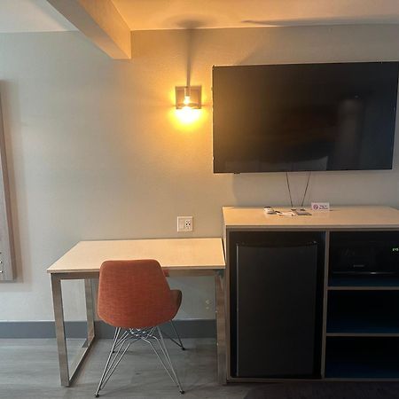 Hotel Super 8 By Wyndham Oceanside Downtown Extérieur photo