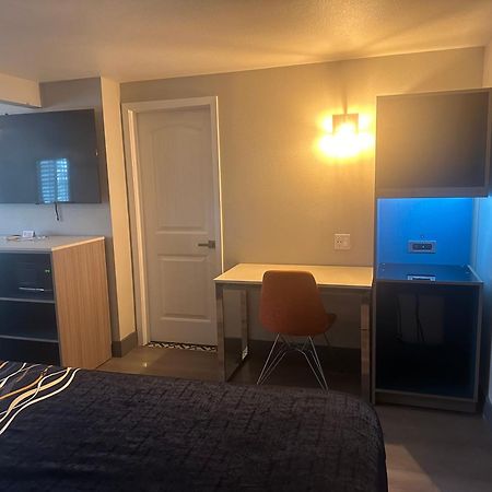 Hotel Super 8 By Wyndham Oceanside Downtown Extérieur photo