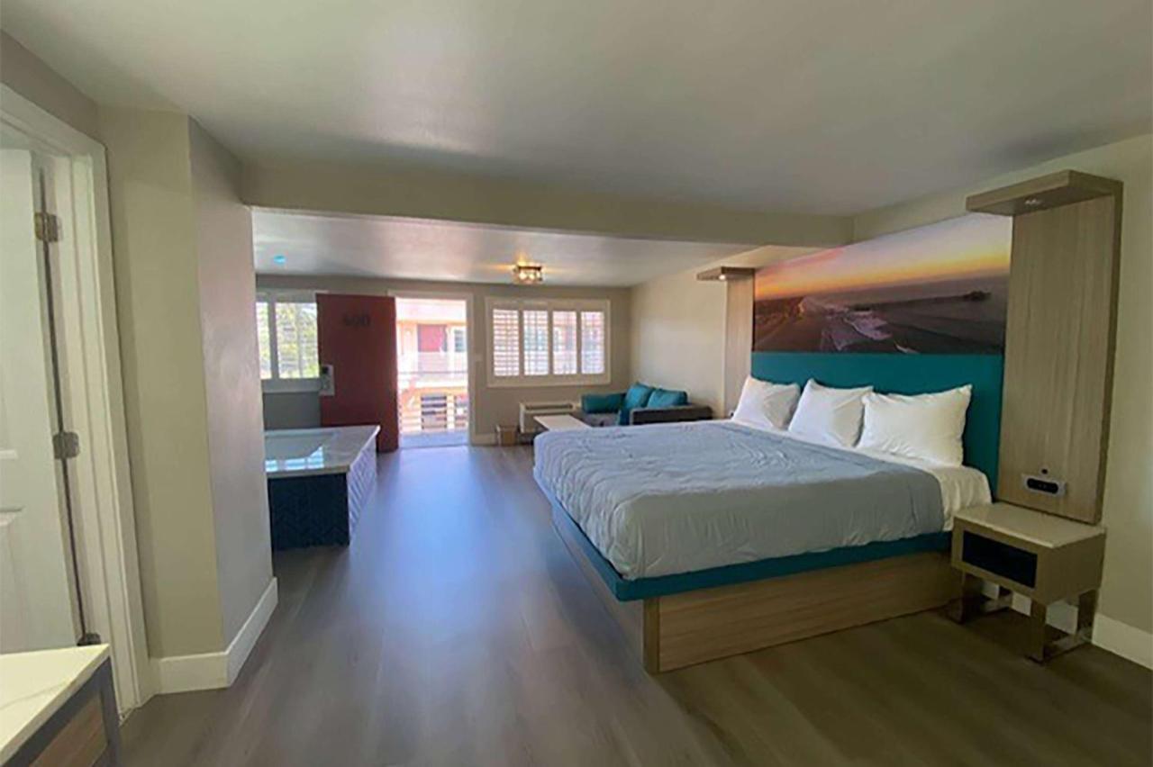 Hotel Super 8 By Wyndham Oceanside Downtown Extérieur photo