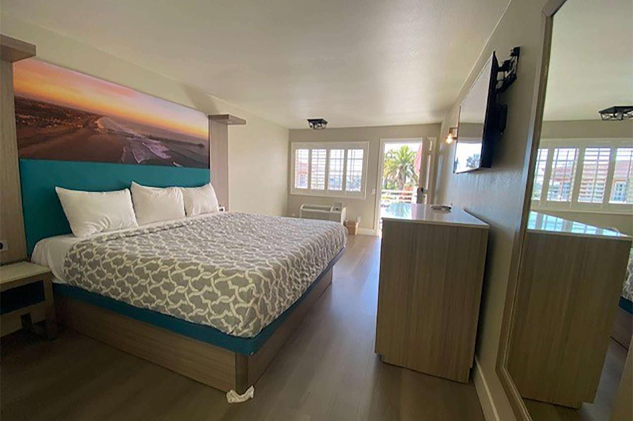 Hotel Super 8 By Wyndham Oceanside Downtown Extérieur photo