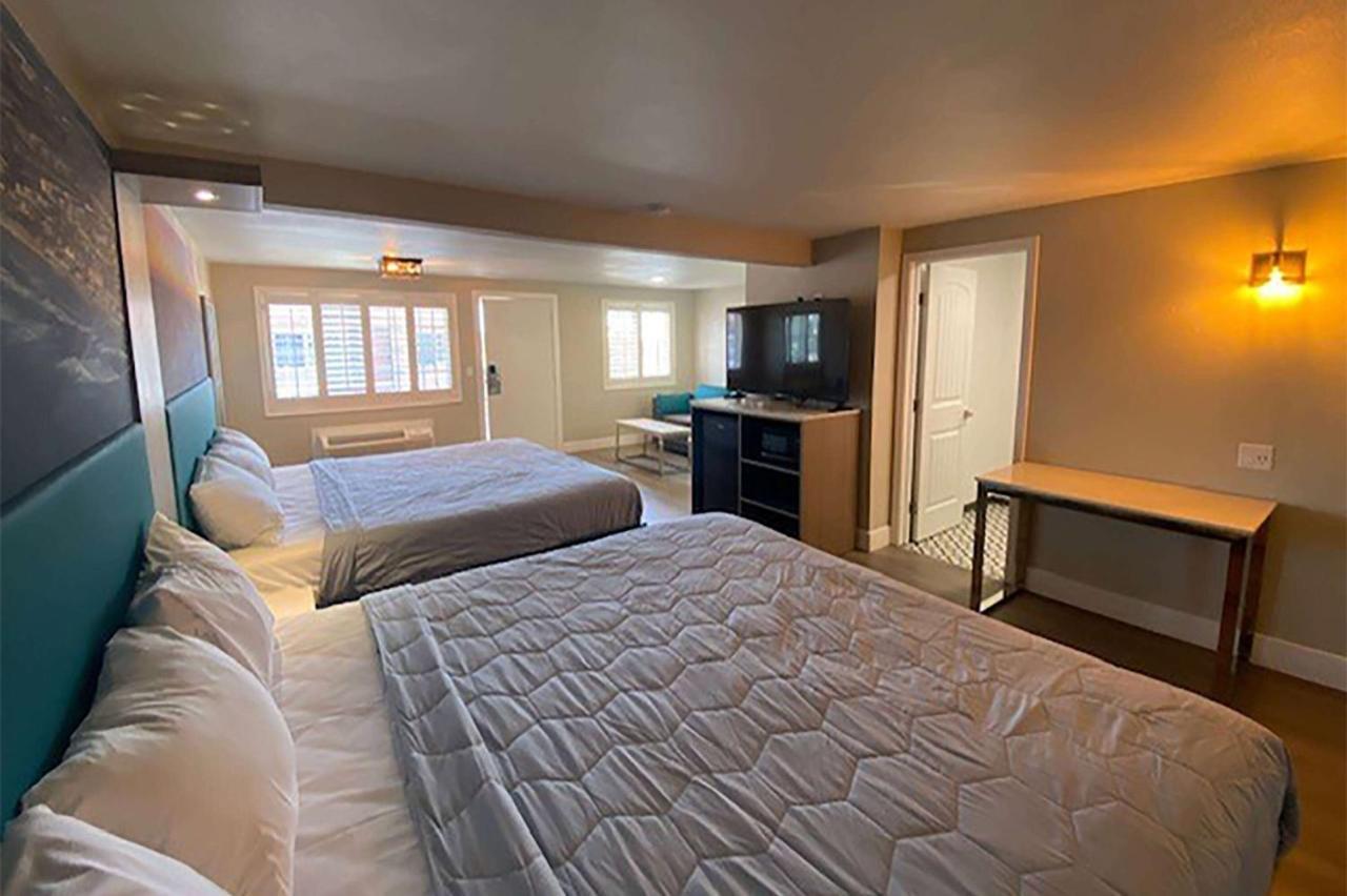 Hotel Super 8 By Wyndham Oceanside Downtown Extérieur photo