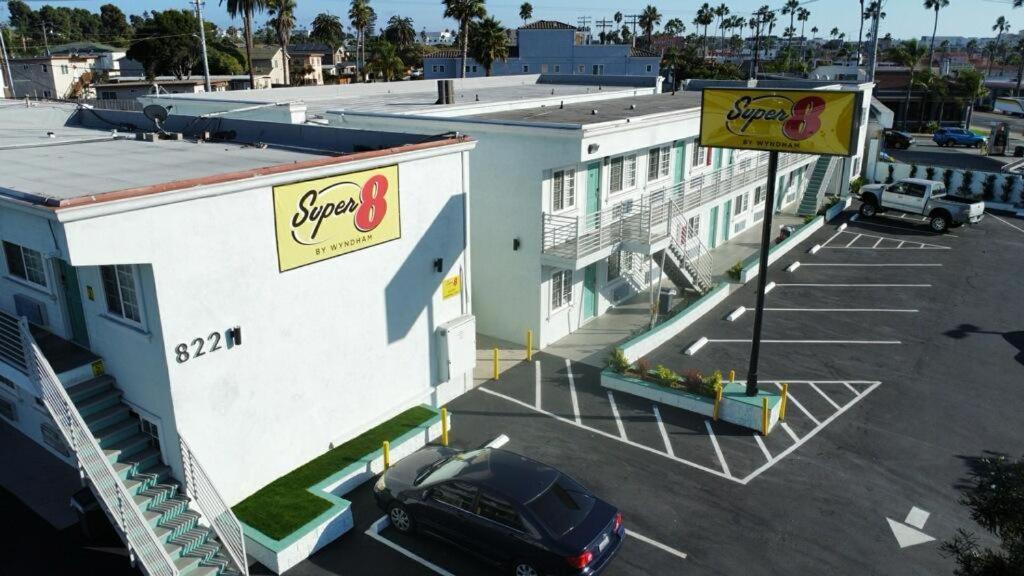 Hotel Super 8 By Wyndham Oceanside Downtown Extérieur photo