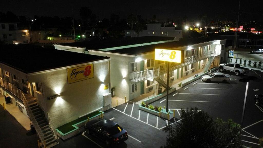 Hotel Super 8 By Wyndham Oceanside Downtown Extérieur photo