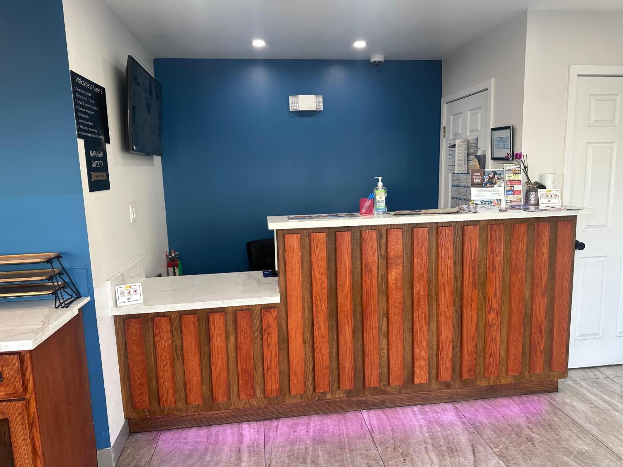 Hotel Super 8 By Wyndham Oceanside Downtown Extérieur photo