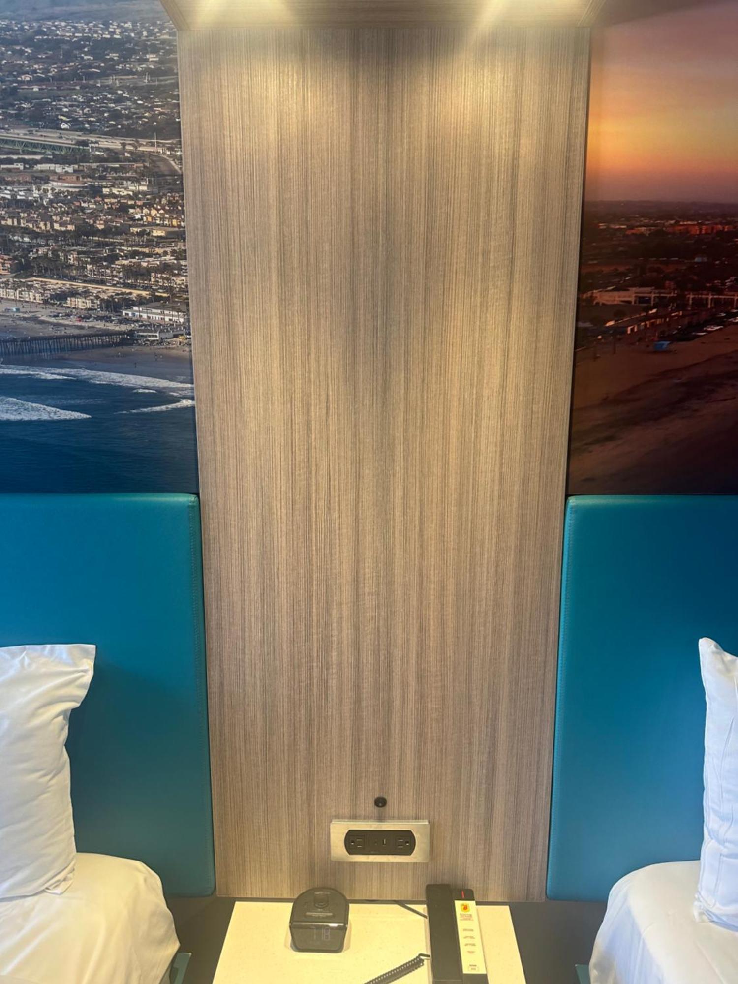 Hotel Super 8 By Wyndham Oceanside Downtown Extérieur photo