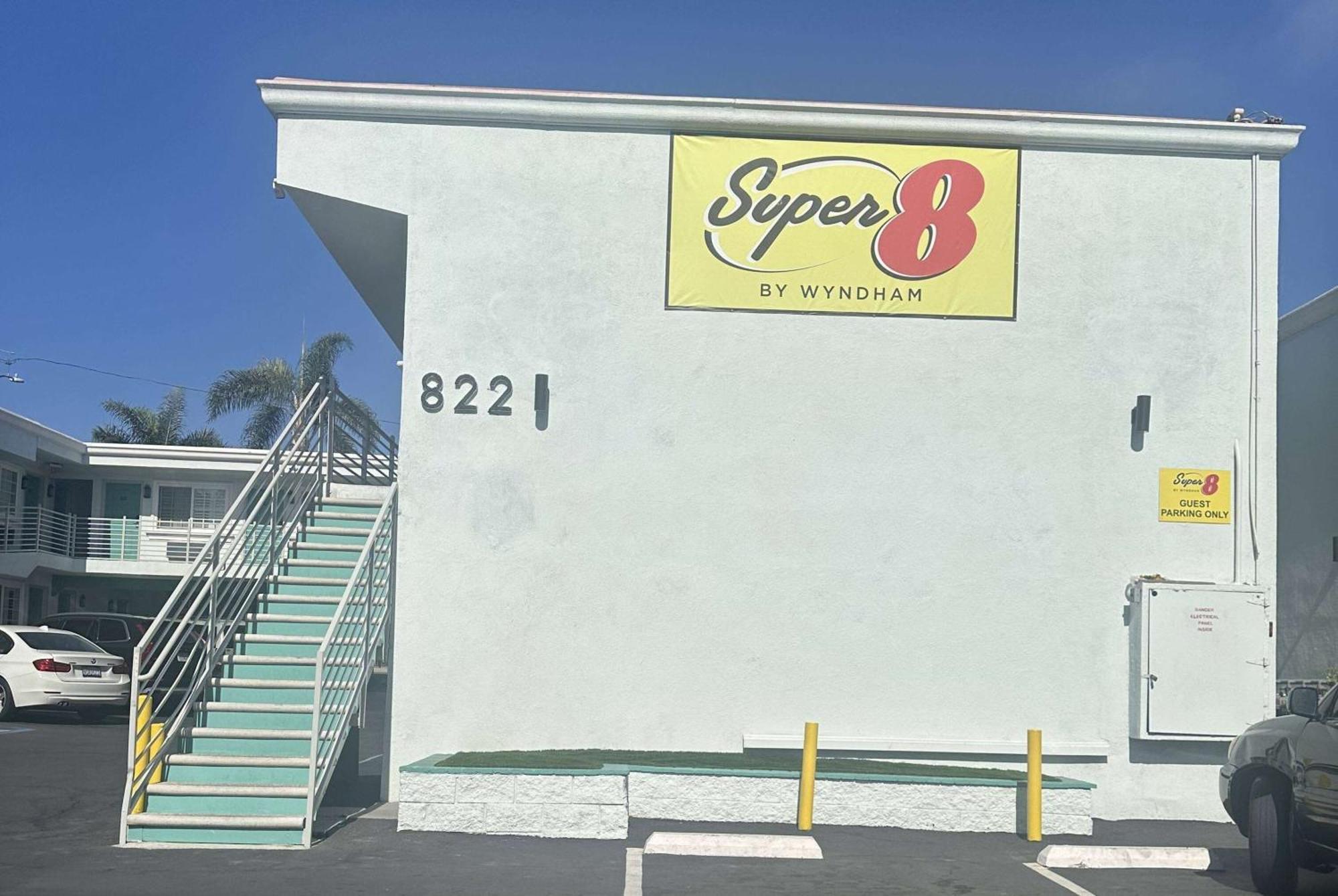 Hotel Super 8 By Wyndham Oceanside Downtown Extérieur photo