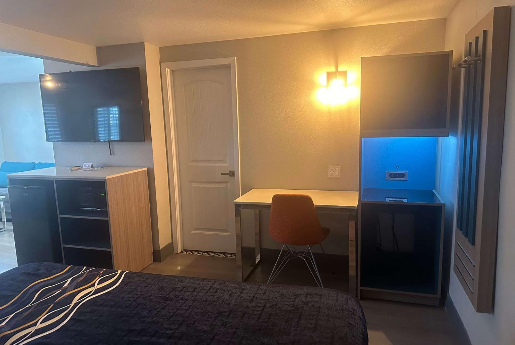 Hotel Super 8 By Wyndham Oceanside Downtown Extérieur photo