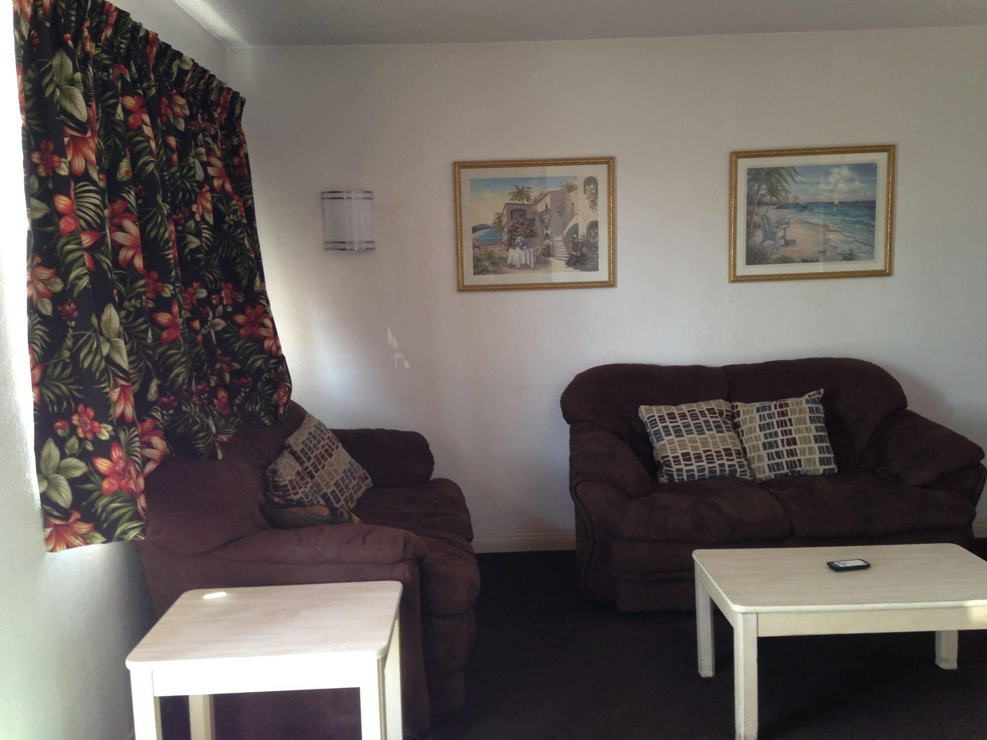 Hotel Super 8 By Wyndham Oceanside Downtown Extérieur photo