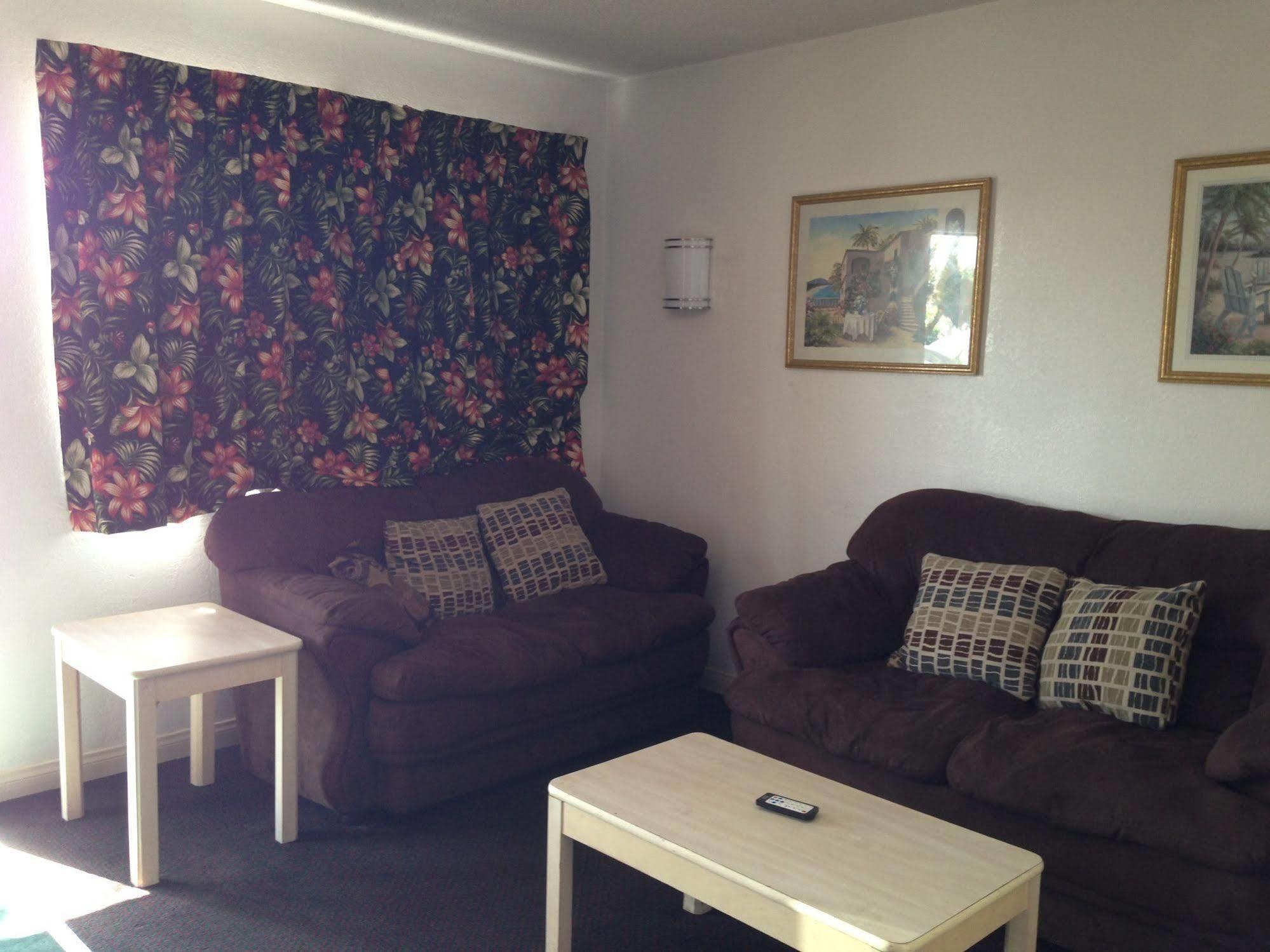 Hotel Super 8 By Wyndham Oceanside Downtown Extérieur photo