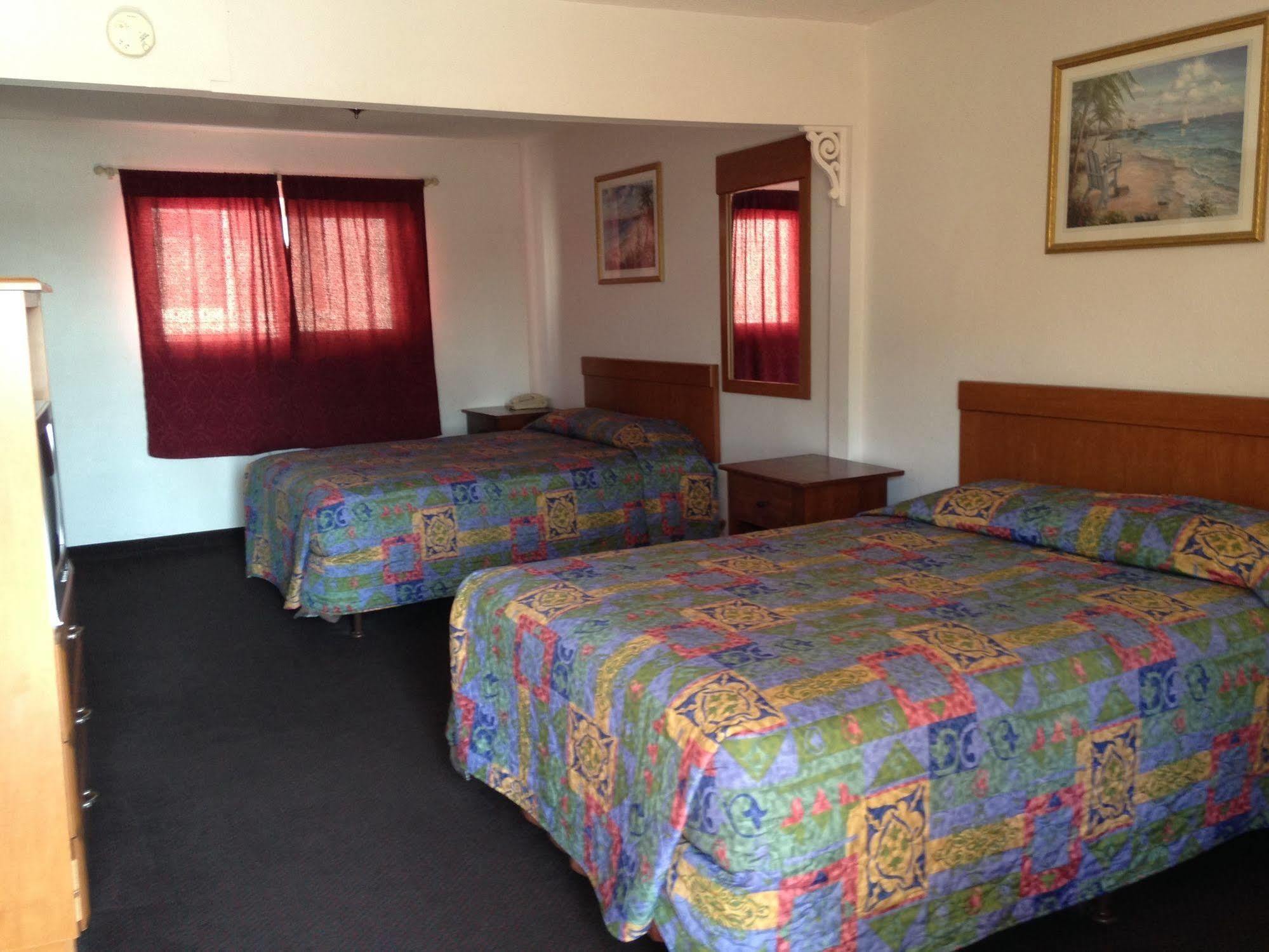 Hotel Super 8 By Wyndham Oceanside Downtown Extérieur photo